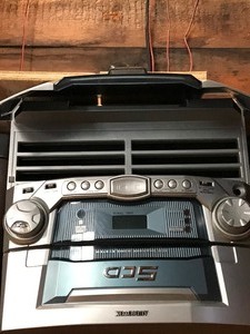 lot 615 image: Audiovox sterio and 4 speakers