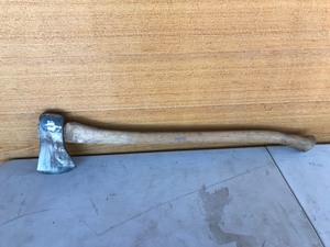 lot 621 image: Axe