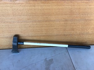 lot 622 image: Axe
