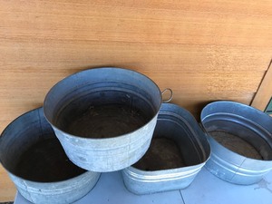 lot 626 image: 4 metal tubs