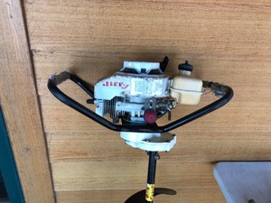 lot 627 image: 10 gas auger w extension