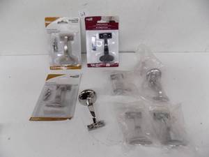 lot 68 image: 8 Handrail Brackets