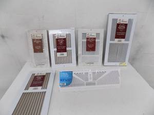 lot 128 image: 6 - Registers Return grills