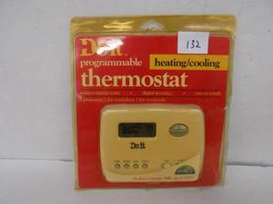 lot 132 image: Do it Programmable Thermostat