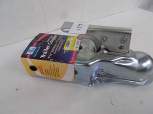 lot 157 image: 1 78 x 3 Trailer Coupler
