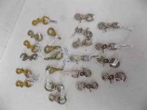 lot 210 image: 22 Snaps & Swivels