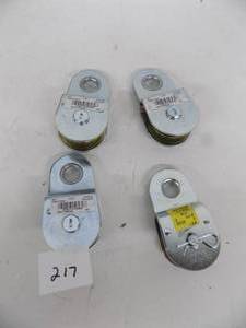 lot 217 image: 4 - 1 12 Single Pulleys