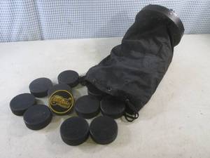 (CSB) Bag with 30 Ice Hockey Pucks ...