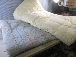 (EW2) 2 Comforters Full 76x86 and ...