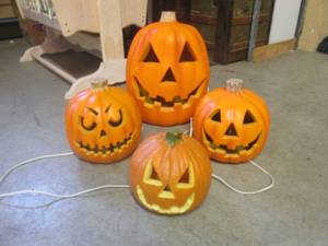 (EW3) 3 Light-Up Pumpkins and 4th L...