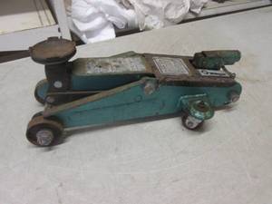 (G-1) Wilmar 2-Ton Hydraulic Floor ...