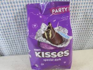 (B-2) Party Pack Bag Hersheys Kisse...