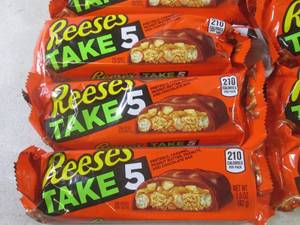 (B-3) 12 Reeses Take 5 Candy Bars P...