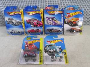 (EC1) Assorted Hot Wheels in Packag...