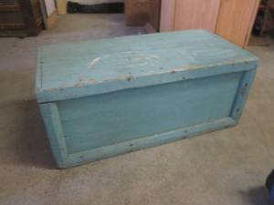 (EW1) Vintage Wood Trunk - Needs Sc...