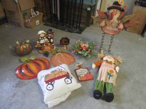 (EC1) Assorted Fall Decor...