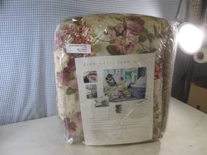 (G-1) Valerie King Size Windsor Ros...