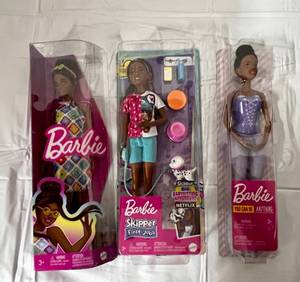 2 Barbies & Skipper