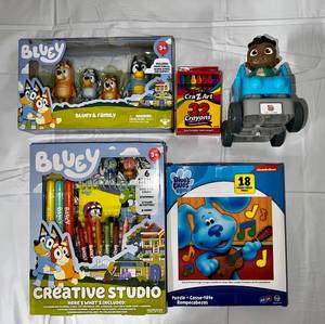 Bluey & Family, Bluey Creative Studio & Blue Clues Puzzle
