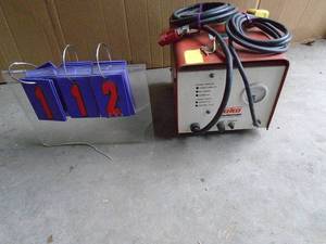 Hako 24 volt golf cart batterey charger. 110 volt input. As shown.