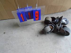 Qty of 4 swivel casters. As shown.