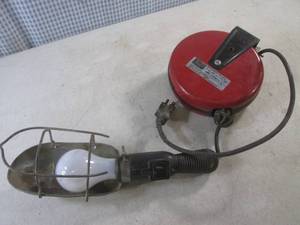 lot 18 image: (CS) Sears Reel Work Light