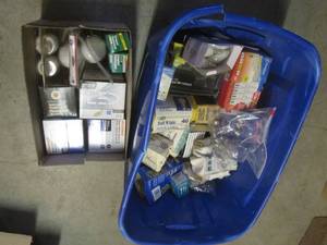 lot 24 image: (BR1) Tote and Box Full of Assorted Light Bulbs