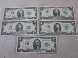 lot 29 image: (CNTR) 5 Uncirculated Consecutive Serial Number $2.00 Bills