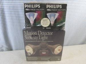 lot 48 image: (CS) Motion Detector Security Light with 2 Halogen Light Bulbs - NewUnopened