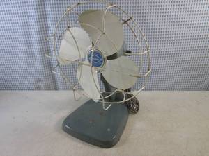 lot 50 image: (CSB) Vintage Fan Master Electric Fan