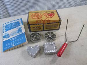 lot 55 image: (CSB) Vintage Nordic Ware Double Rosette and Timbale Iron in Original Box