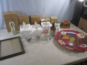 lot 64 image: (D-2) Assorted Willow Tree Figures, Vintage Picture Frame, Vintage Wood Black Hills SD  Coaster Set  and Other Misc