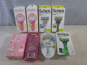 lot 76 image: (CS) Assorted Packs of Razors