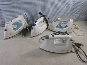 lot 79 image: (CSB) 4 Electric Irons Including Sunbeam, Proctor-Silex and GE