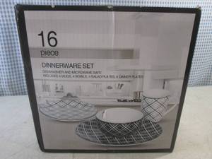 lot 105 image: (BS) 16pc Dinnerware Set