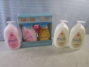 lot 109 image: (BS) Assorted Johnsons Baby Lotion and Shampoo and 2 Vanilla Oat Lotion