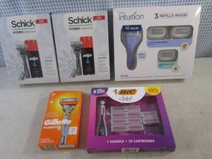lot 121 image: (BS) Assorted Razors  Razor Sets