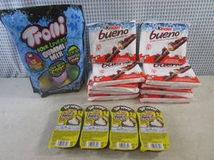 lot 147 image: (B-1) 10 Kinder 4pc Bueno Bars, Bag of Trolli Gummi Mix Eggs and 4 Fudge Stripes Minis Dipmmms