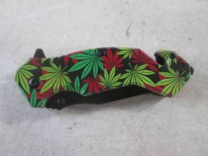 lot 169 image: (CNTR) Green Leaf Design Spring Assist Knife with Belt Clip - 4 12 Closed  7 34 Open - New In Box