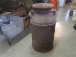 lot 172 image: (BR1) Vintage Milk Can with Lid 24 High