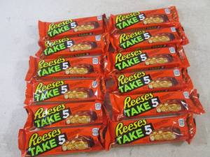 lot 272 image: (B-1) 12 Reeses Take 5 Candy Bars Past Date