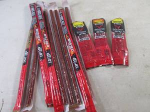 lot 274 image: (EC2) 12 Assorted Jack Links Snacks Past Date