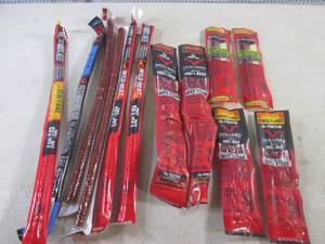 lot 276 image: (EC2) 12 Assorted Jack Links Snacks Past Date