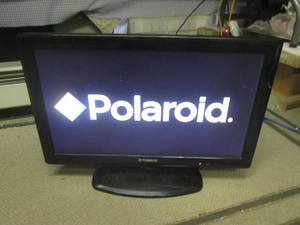 lot 327 image: (EW3) Polaroid 22 HD LCD TV & DVD Combo Model TDAC-02212 - Powers On