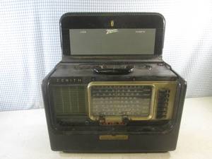 lot 328 image: (D-3) Vintage Zenith Wave-Magnet Trans-Oceanic Radio - Works
