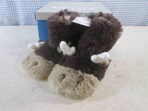 lot 343 image: (BS) Carters Soft N Cozy Kids Slippers Size Medium (7-8) New In Box