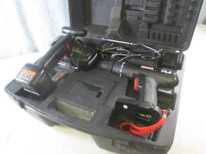 lot 357 image: (F-3) Craftsman Cordless 14.4 Volt 38 DrillDriver 5 12 Trim Saw Set with 2 Batteries and Charger in Case - Untested