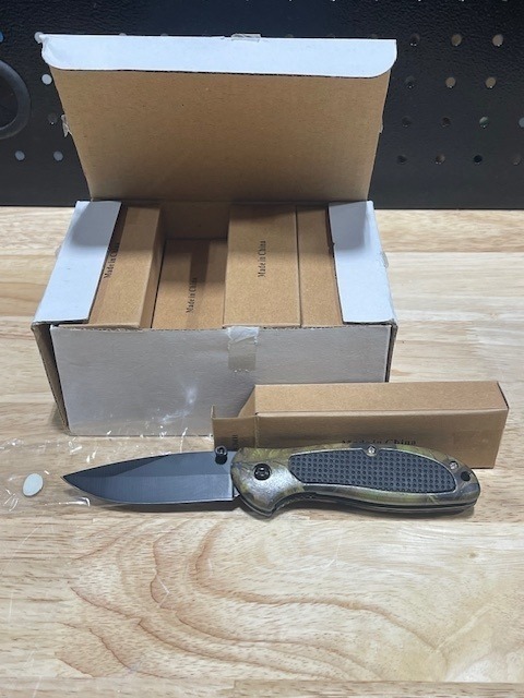 lot 27 image: Lockback Pocket Knives Lot of 12