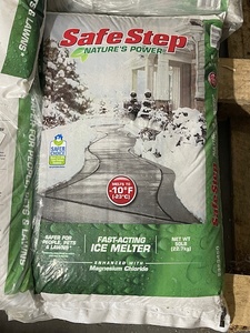 lot 9 image: Safe Step Ice Melt NEW 50 Pound Bag
