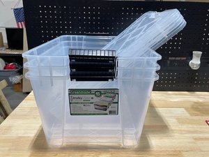 lot 40 image: Greenmade 45 Quart Totes